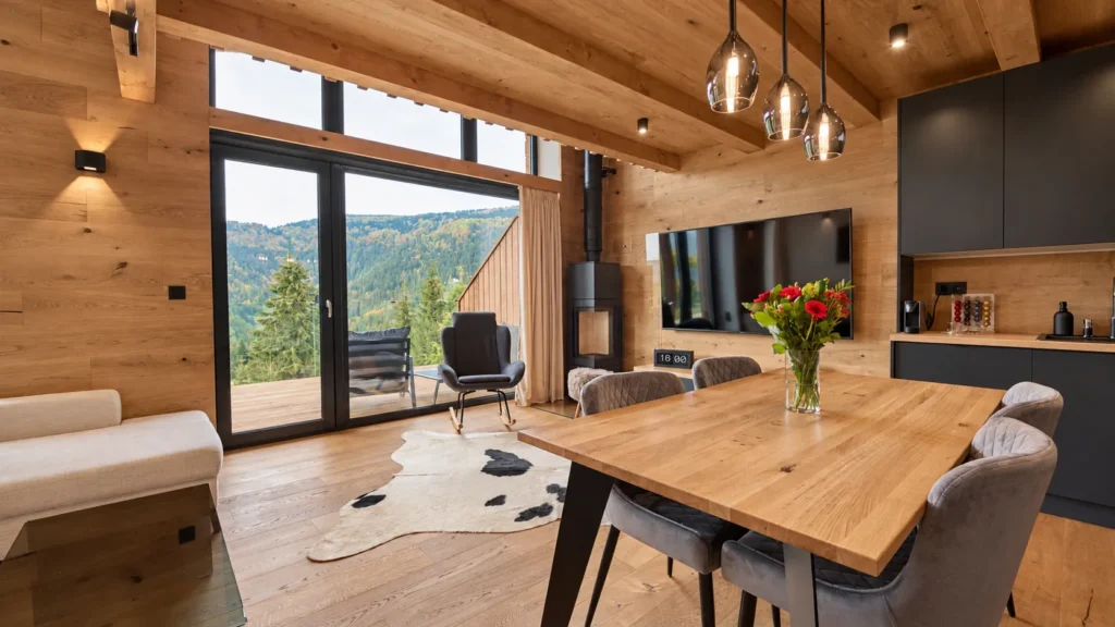 Apartmán na Donovaloch, obývacia časť s jedálenským stolom a výhľadom na hory