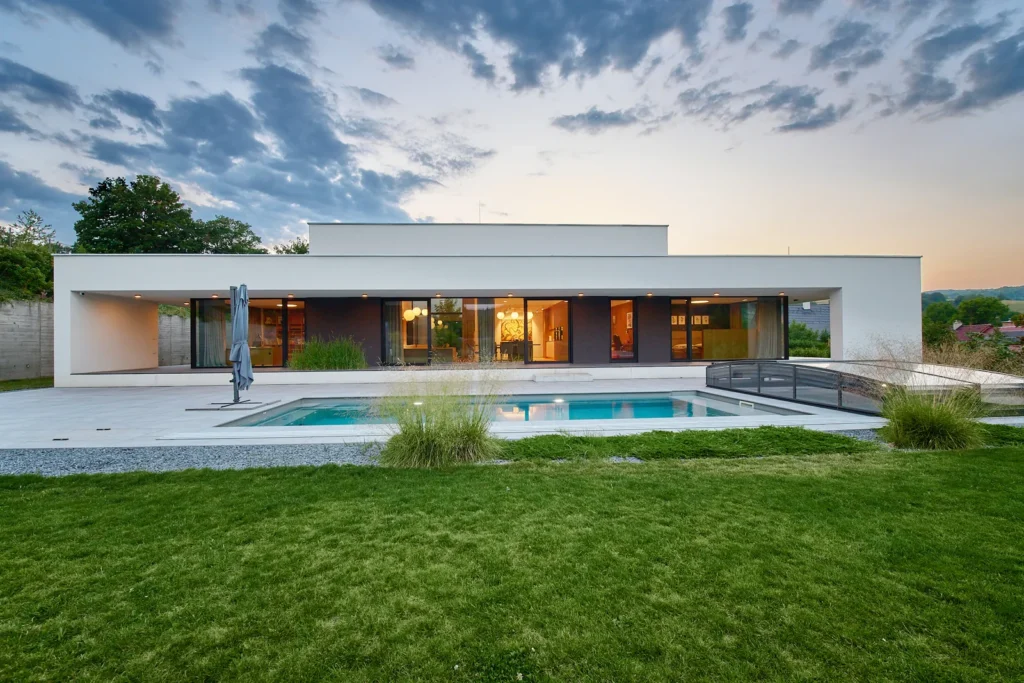 Villa 91, moderný dom s bazénom a záhradou